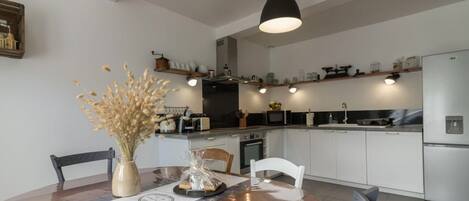 Fridge, microwave, oven, stovetop