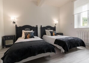 3 bedrooms, iron/ironing board, free WiFi, bed sheets