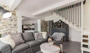 Een televisie en een dvd-speler