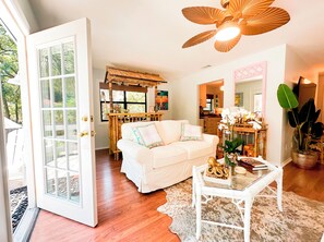 Smart TV, fireplace, books, music library