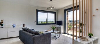 Casa vacanze 'Villa Maryet' con terrazza privata, Wi-Fi e aria condizionata