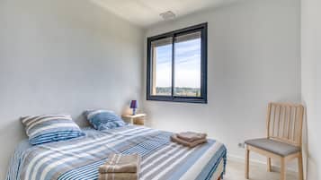 3 makuuhuonetta, silitysrauta/-lauta, ilmainen Wi-Fi, vuodevaatteet