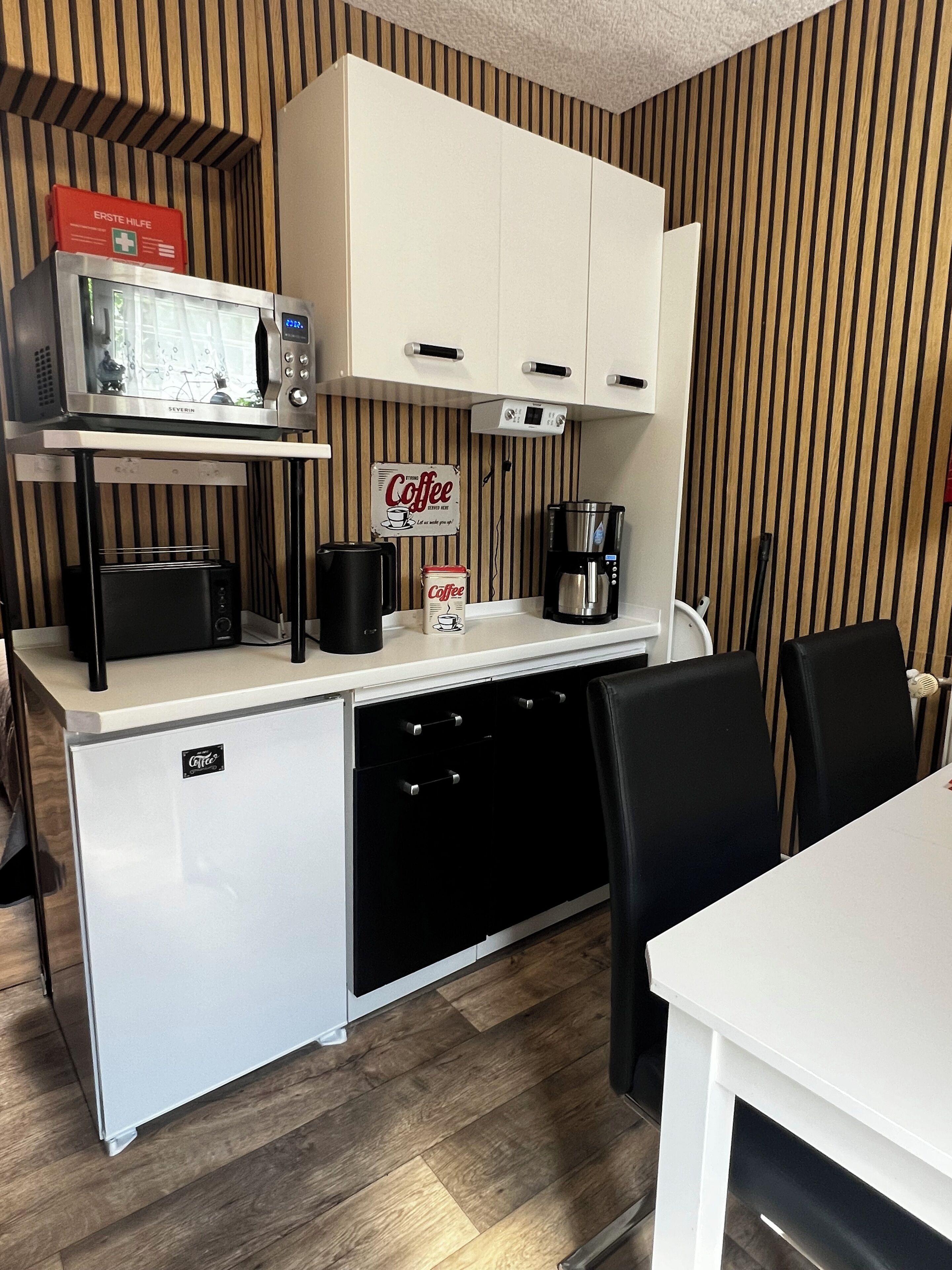 Frigorifero, microonde, forno, piano cottura