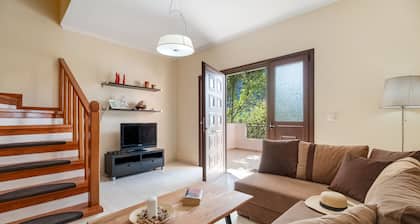 Villa 'Prolithia 2' with Sea View, Wi-Fi and Air Conditioning