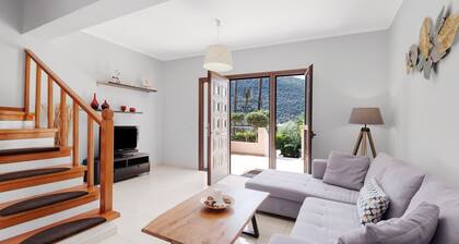 Villa 'Prolithia 1' with Sea View, Wi-Fi and Air Conditioning