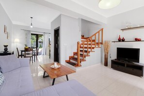 TV - Villa 'Prolithia 1' with Sea View, Wi-Fi and Air Conditioning (Lefkada)