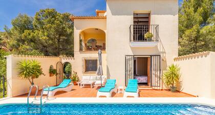 Villa de vacances prÚs de Dénia avec vue sur la montagne, piscine et Wi-Fi