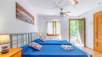 4 slaapkamers, een strijkplank/strijkijzer, gratis wifi, beddengoed