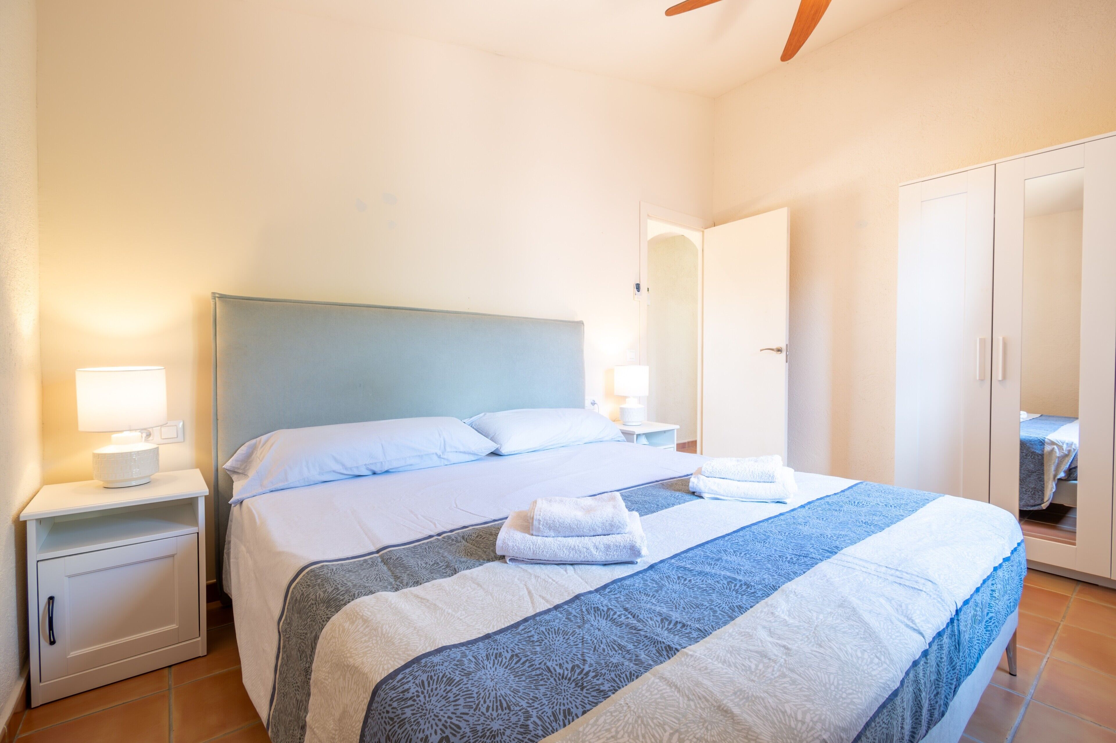 4 bedrooms, iron/ironing board, free WiFi, bed sheets