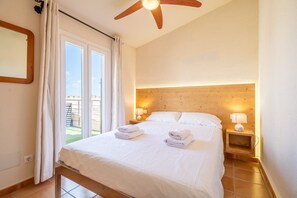 4 slaapkamers, een strijkplank/strijkijzer, gratis wifi, beddengoed