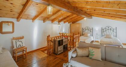 Country Home 'La Casa De Sara ' with Mountain View, Private Terrace and Wi-Fi