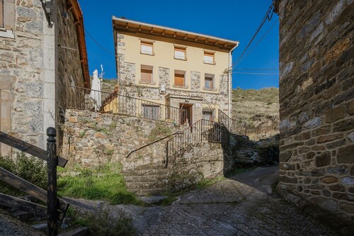 Country Home 'La Casa De Sara ' with Mountain View, Private Terrace and Wi-Fi