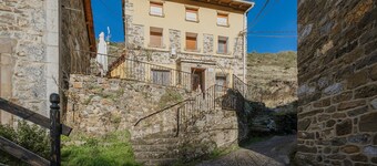 Country Home 'La Casa De Sara ' with Mountain View, Private Terrace and Wi-Fi