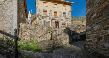 Country Home 'La Casa De Sara ' with Mountain View, Private Terrace and Wi-Fi