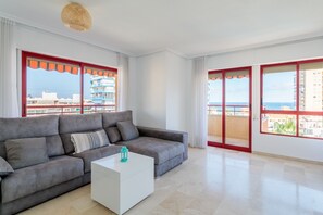 TV - Apartment 'Torre Mar Muchavista' with Sea View, Shared Pool and Wi-Fi (El Campello)