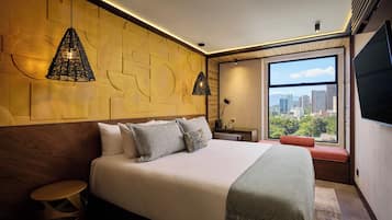 Executive Suite | 1 bedroom, hypo-allergenic bedding, down duvets, minibar