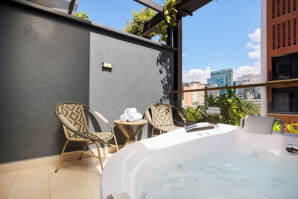 Exclusive Suite, 1 Queen Bed | Living area - Golden Valley Hotel (Medellín)