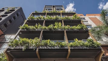 Vista frontal de la propiedad