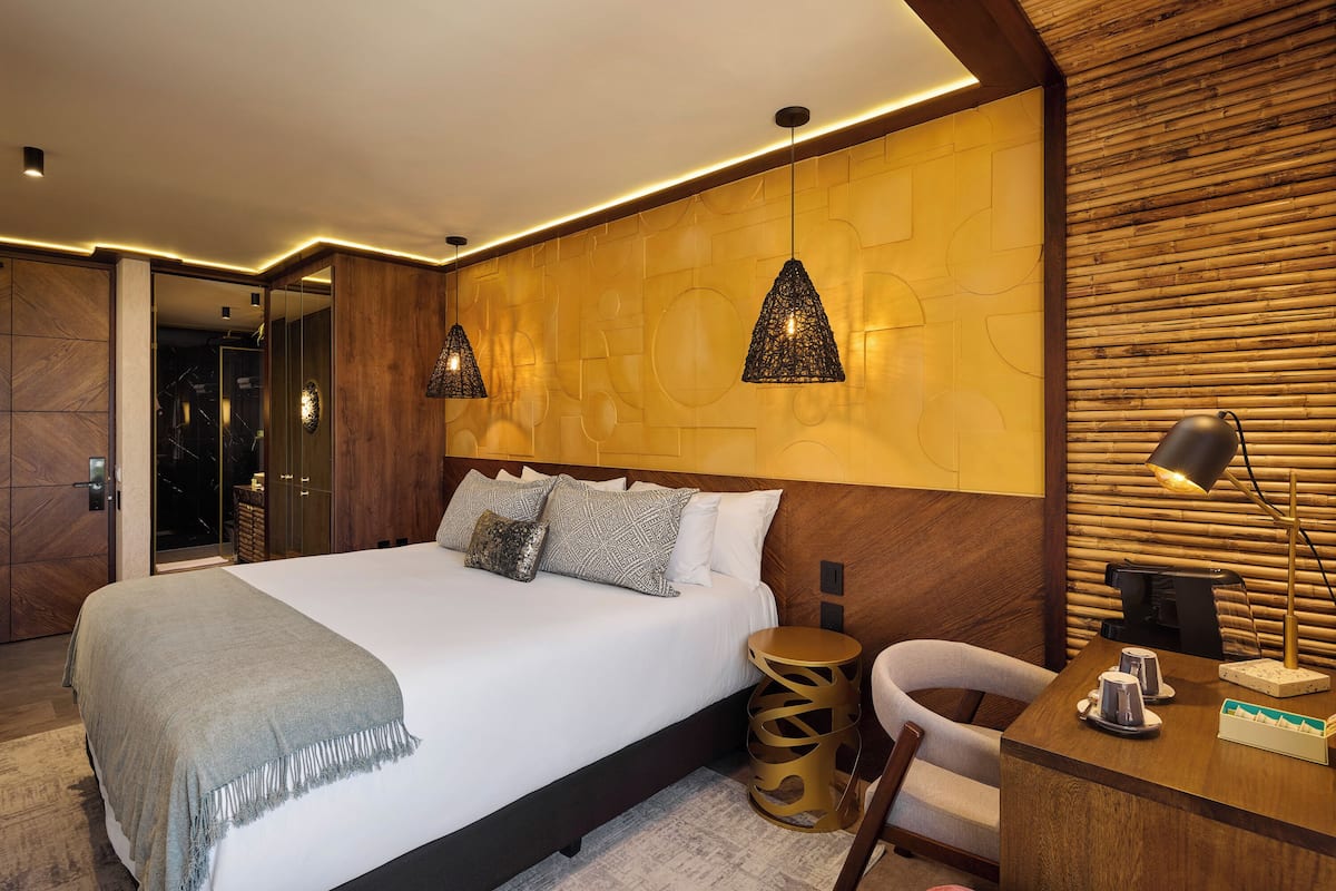 1 sovrum, allergitestade sÀngklÀder, duntÀcken och minibar