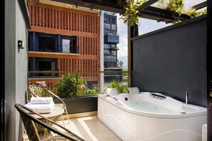 Private spa tub - Golden Valley Hotel (Medellín)