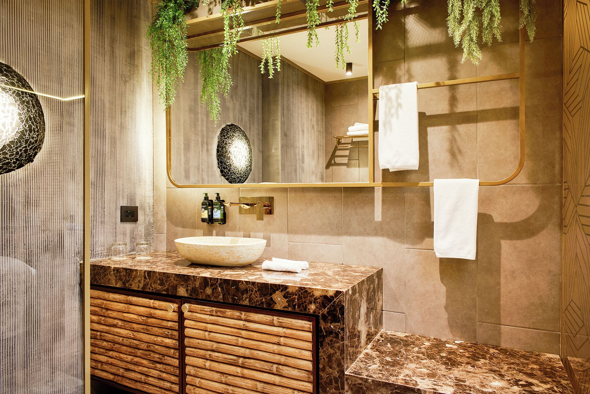Exclusive Suite, 1 Queen Bed | Bathroom