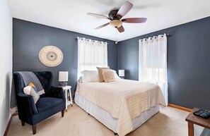 3 bedrooms, iron/ironing board, WiFi, bed sheets - Walk to Hall of Fame, cozy immaculate, and charming home!  (Canton)