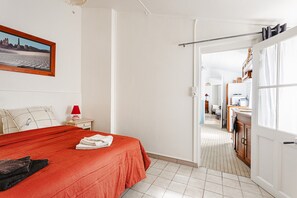 1 bedroom, iron/ironing board, free WiFi