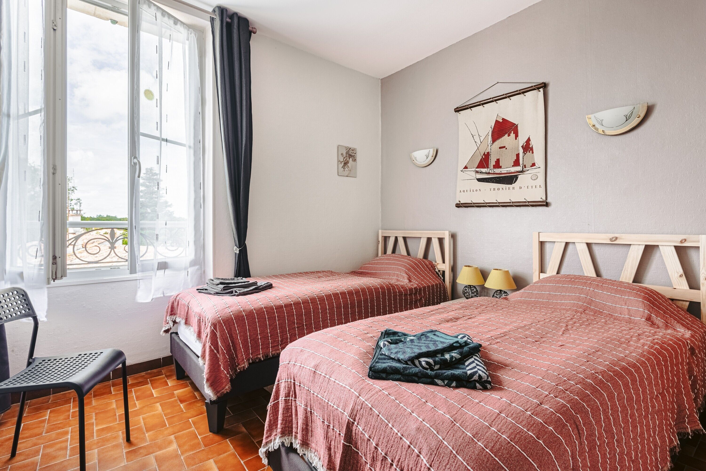 2 habitaciones, tabla de planchar con plancha y wifi gratis 