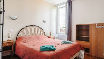 2 bedrooms, iron/ironing board, free WiFi