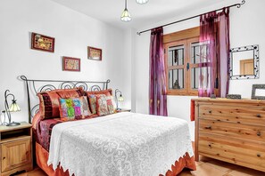 2 chambres, fer et planche à repasser, Wi-Fi gratuit, draps fournis