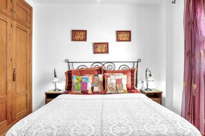 2 bedrooms, iron/ironing board, free WiFi, bed sheets - Apartment 'Casa Rubire Vejer' with Private Terrace (Vejer de la Frontera)