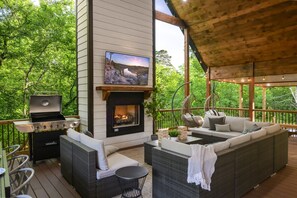 Property grounds - Swim Spa Pool | Ping Pong/Pool Table, Playset, Hochatown! (Broken Bow)