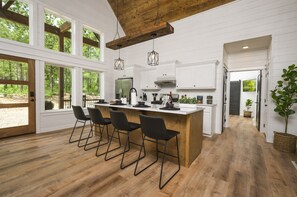 Fridge, microwave, oven, stovetop - Swim Spa Pool | Ping Pong/Pool Table, Playset, Hochatown! (Broken Bow)