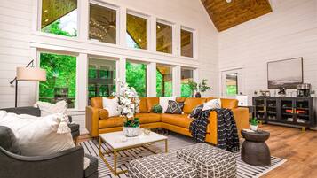 Smart-TV, Kamin, Videospiele, Tischfußball