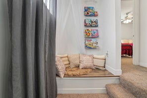 3 habitaciones, tabla de planchar con plancha, wifi y ropa de cama 