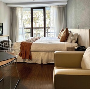 1 Schlafzimmer, Schreibtisch, Bügeleisen/Bügelbrett, Reisekinderbett