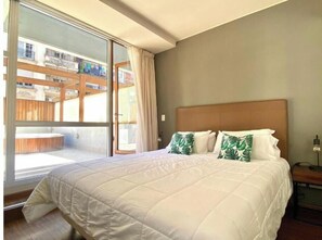 1 Schlafzimmer, Schreibtisch, Bügeleisen/Bügelbrett, Reisekinderbett