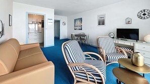 A hotel room with a dining area, a television, and a large window. - QUIBERON - Studio - 38m² - Sea view (QUIBERON)