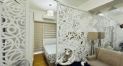 One Bedroom WBalcony Near Bgc Netflix