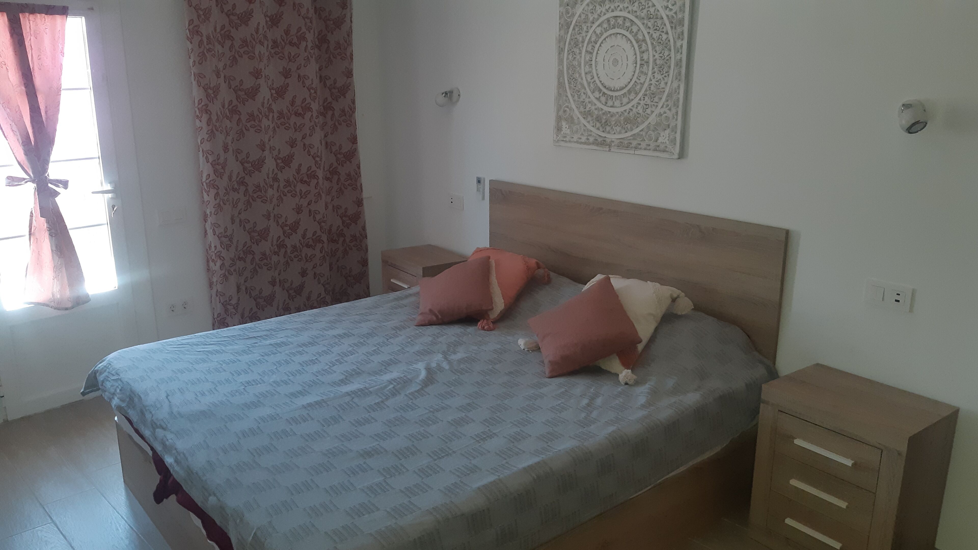 3 chambres, fer et planche à repasser, Wi-Fi, draps fournis