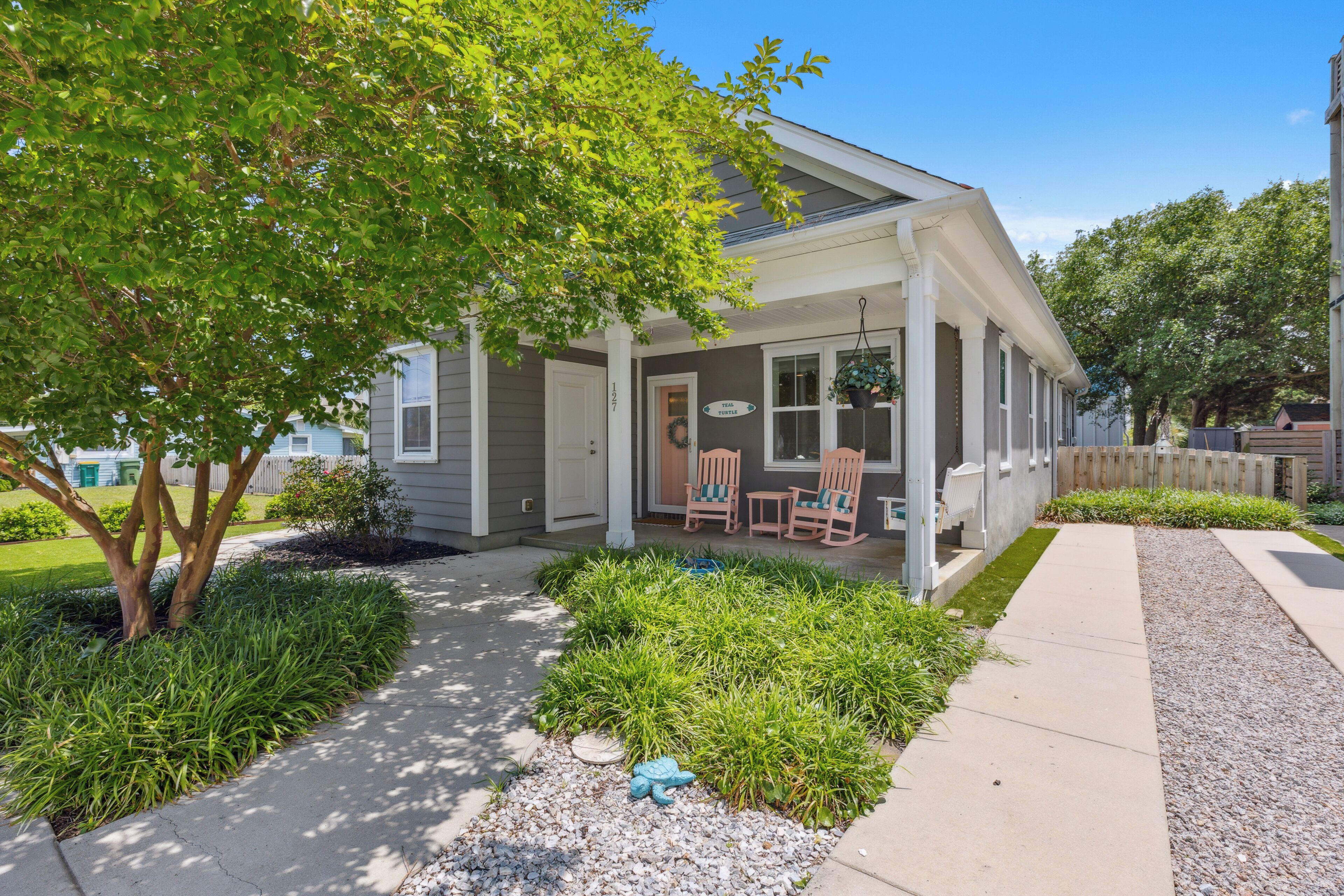 Charming Coastal Escape! Just 2 blocks to Ocean! Pet Friendly - Putting Green