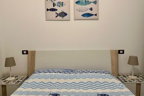 3 bedrooms, bed sheets