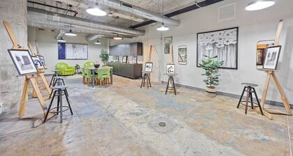 Stunning Downtown Apartment | Pool, Laundry, Parking