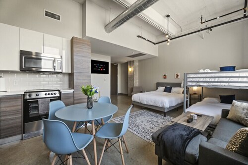 Central Dallas Apartment | Pool + Walk to Convention Center