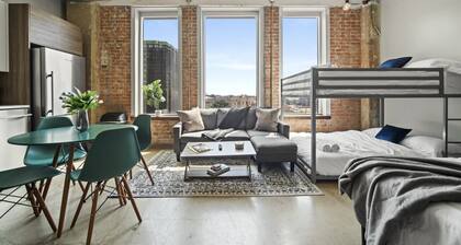 Stunning Downtown Apartment | Pool, Laundry, Parking