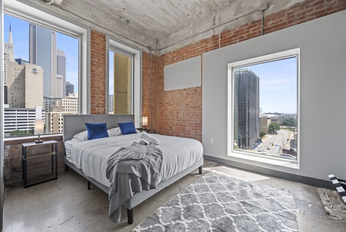 Stunning Downtown Apartment | Pool, Laundry, Parking