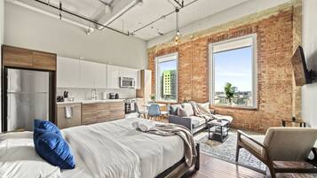 2 camere, una scrivania, ferro/asse da stiro, culla da viaggio