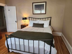 5 bedrooms, desk, iron/ironing board, WiFi - Enjoy small-town, Main Street from the front porch of this historic bungalow! (Mount Airy)