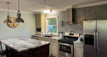 Beautiful Mountain Viewâs easily accessible from HWY 226.