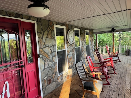 Terrace/patio. Beautiful Mountain View’s easily accessible from HWY 226.